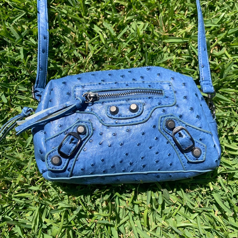 ✨Super Fly Blue Ostrich Printed Crossbody✨💙